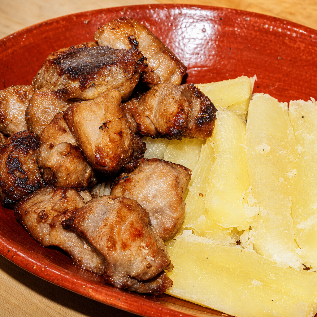 YUCA CON MASAS DE PUERCO.