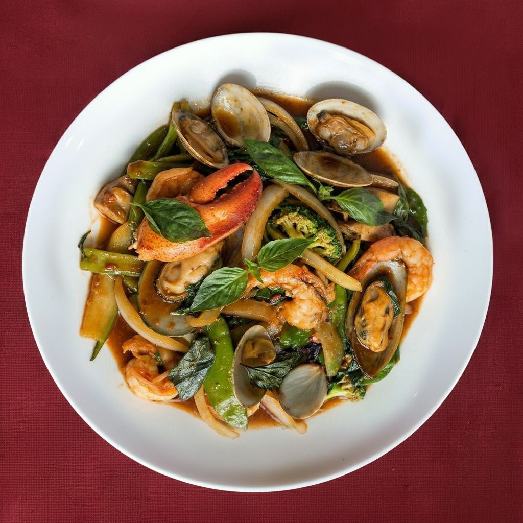 L27. Mixed Seafood with Fresh Basil.