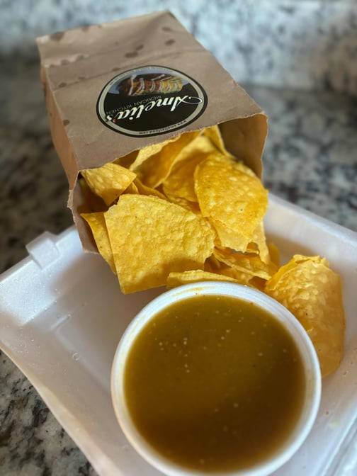 Roasted Tomatillo 8 oz (Green) & Chips.