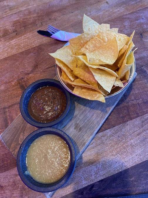 Molcajete Sauce 8 oz (Red) & Chips.