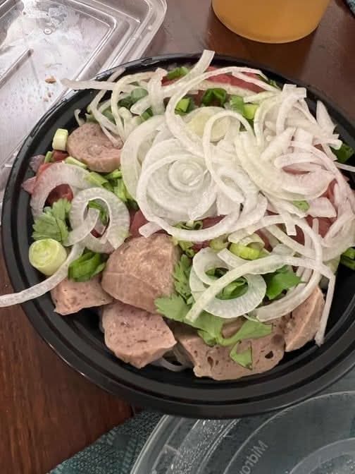 28. Thin Rare Beef Slices, Flank & Sliced Meatballs Noodle Soup (Pho Tai Nam Bo Vien).