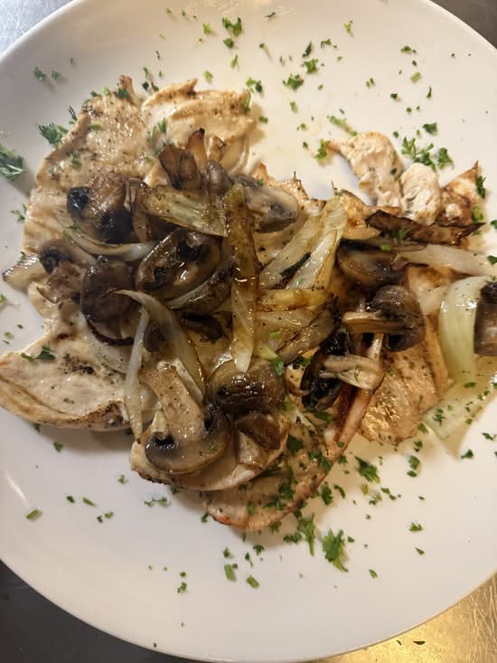 Grilled Chicken, Mushroom & Onions.