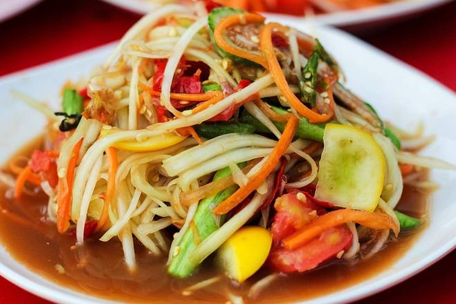 Som Tum (Green Papaya Salad).