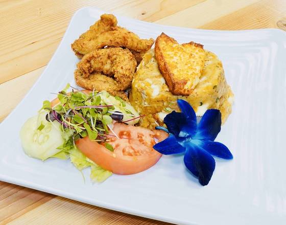 Pollo Y Queso / Ball Plantain with Chicken & Cheese.