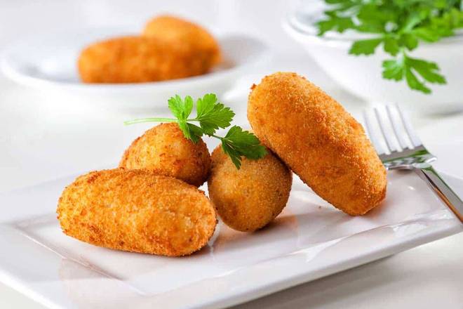 Croquetas De Pollo O Jamón / Chicken or Ham Croquette.