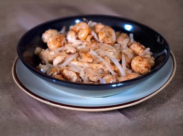 Pechuga Encebollada / Chicken Breast with Onions Platter.