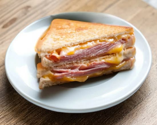 Jamon Y Queso / Ham & Cheese Sandwich.