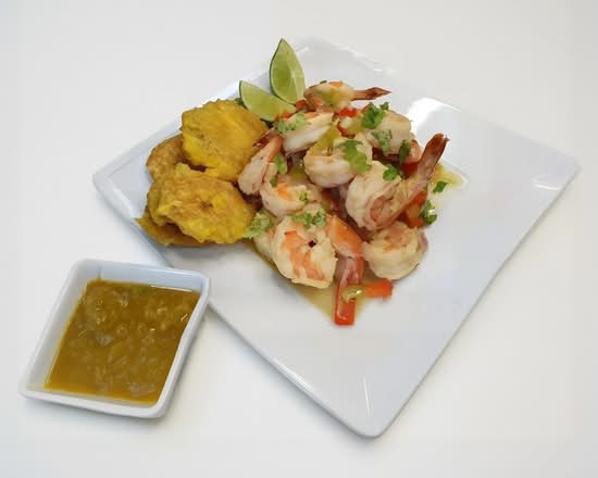 Camarones a La Ajillo O a La Criolla / Shrimp in Garlic or Creole Sauce.