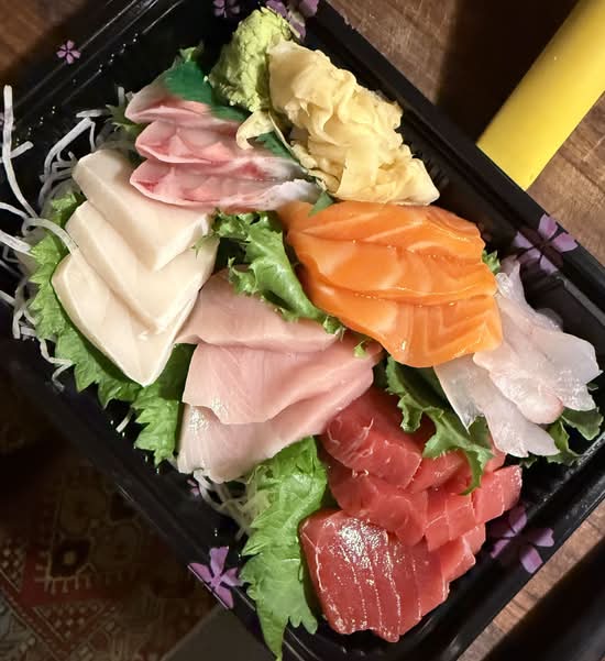 Sashimi Deluxe.