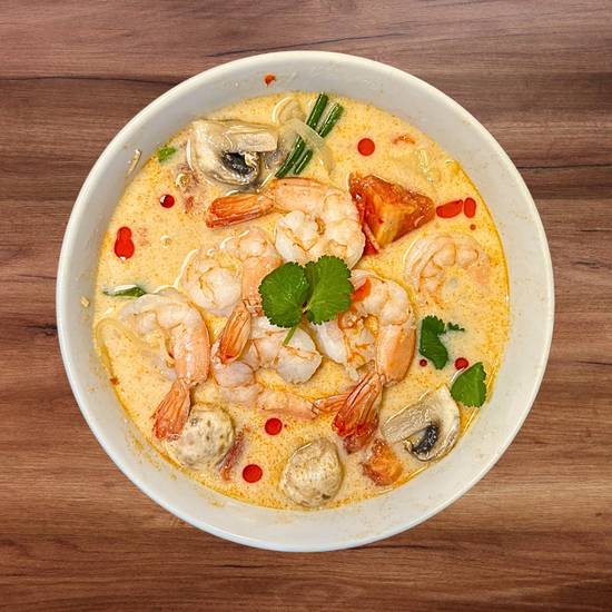 CREAMY TOM YUM DUMPLING SOUP.