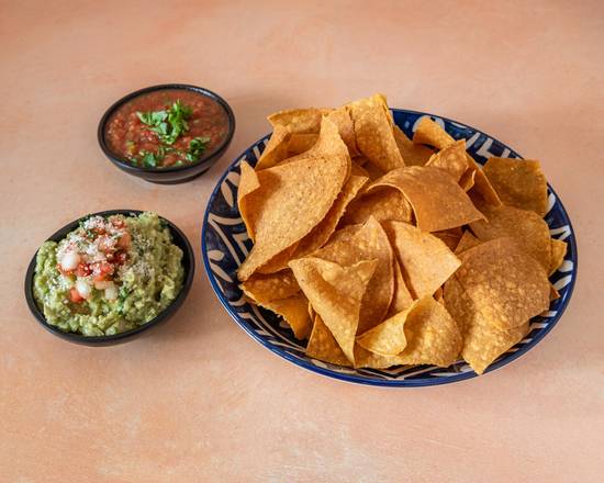 Chips Salsa & Guacamole.