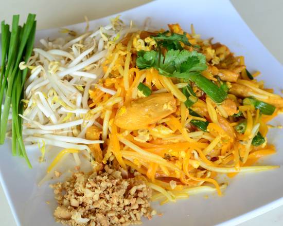 Pad Thai (Lunch) ผัดไทย.