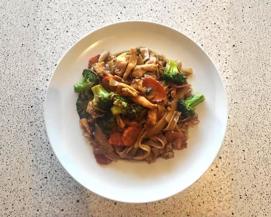 Pad See Yu Dinner.