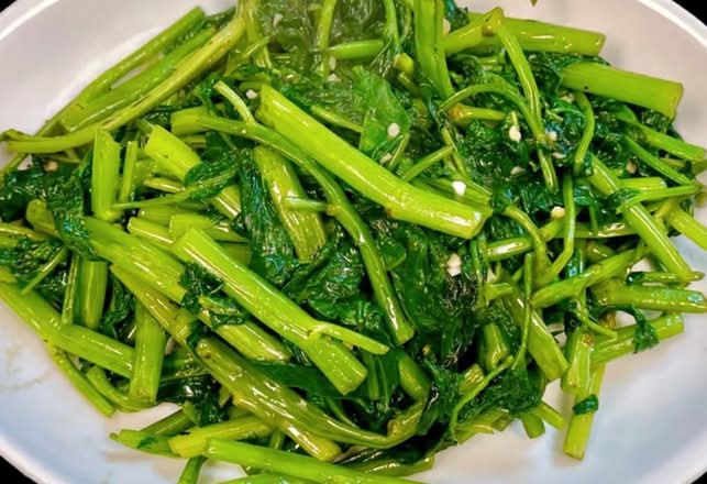 Water Spinach With Garlic.
