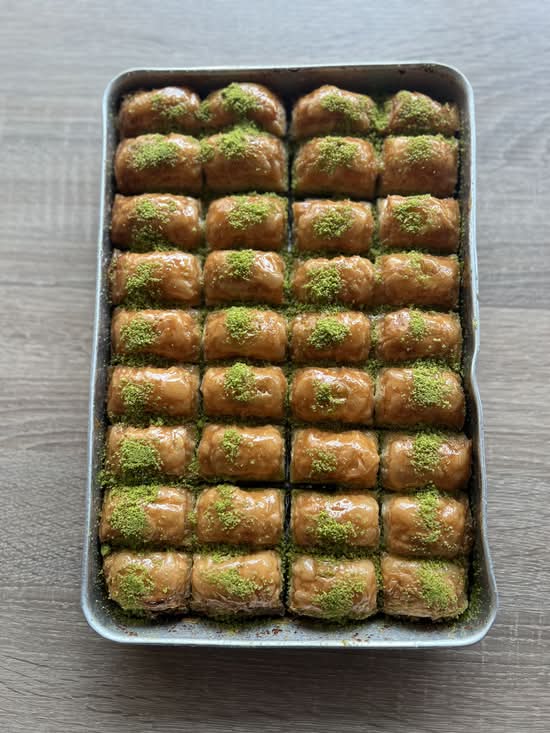 Tray of Baklava (36 Pieces).