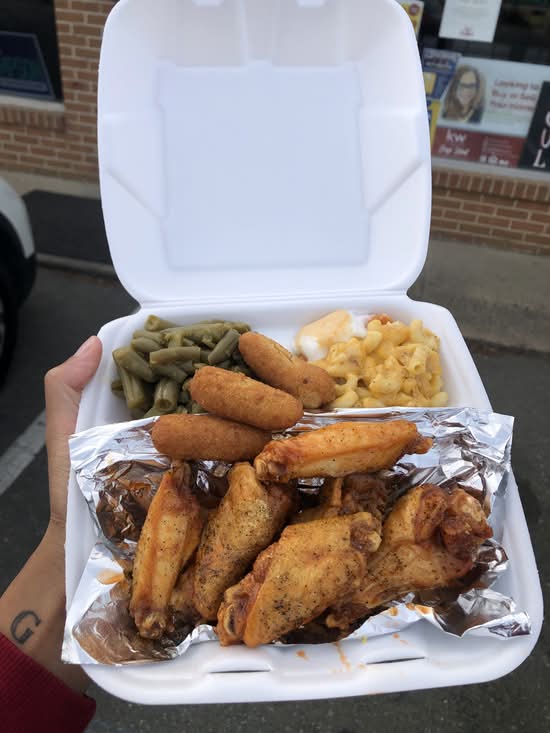 Baked Chicken Wings Combo with 2 Sides.