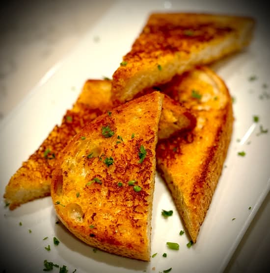 FAMILY Garlic Cheese Bread.