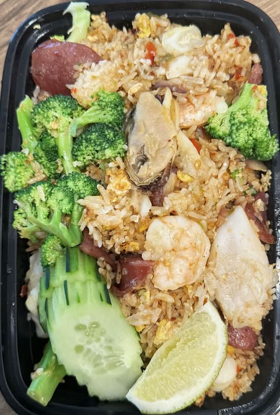 Chefs Fern's Special Talay Phuket Fried Rice (ข้าวผัดทะเลภูเก็ตสูตรพิเศษเชฟเฟิร์น).