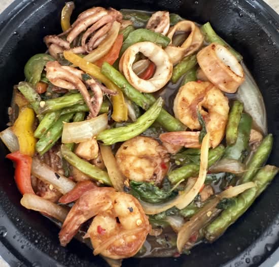 Spicy Basil (Pad Kra Pow) (1 tray for 5 people).