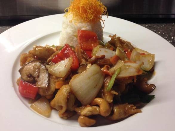 Spicy Cashew Chicken Tray.