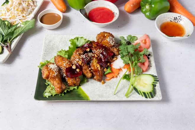 A15. Honey Glazed Sesame Chicken Wings (6) - Cánh Gà Hàn Quốc.