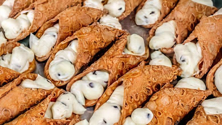 Cannoli.