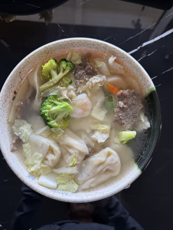 SP2. Warr Wonton Soup.