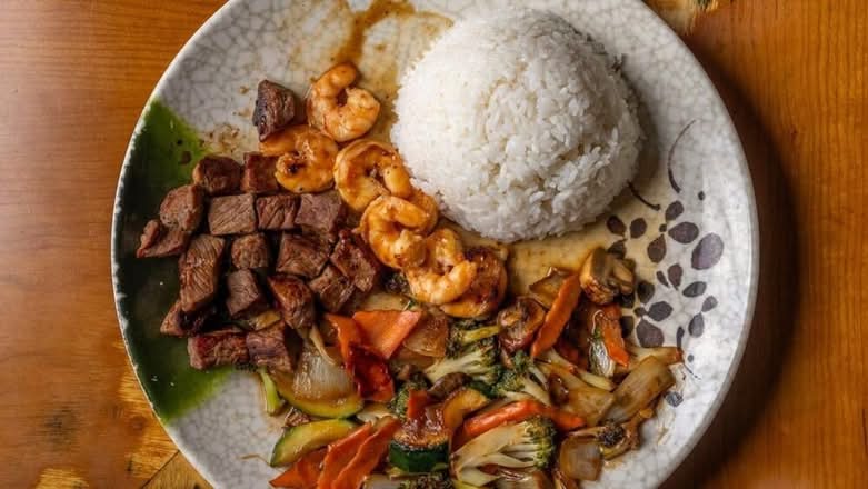 NY Strip (5 Oz.) & Shrimp (5 Pieces).