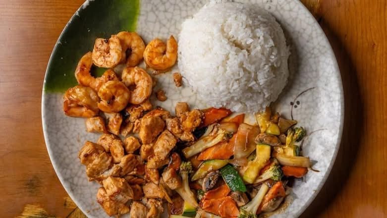 Chicken (5 Oz.) & Shrimp (5 Pieces).