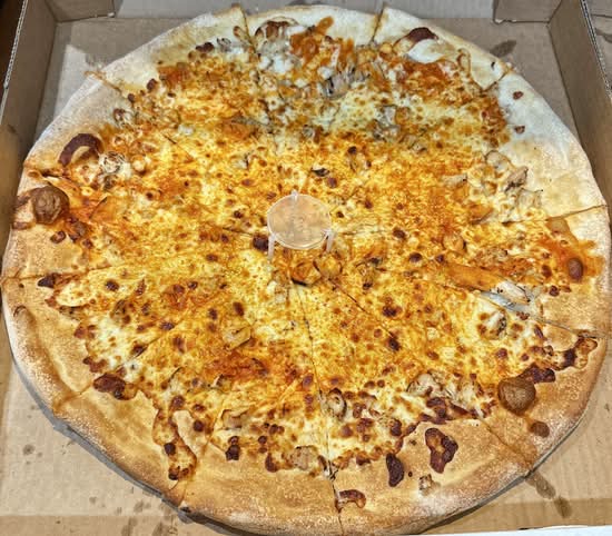 Buffalo Chicken Pizza 18".