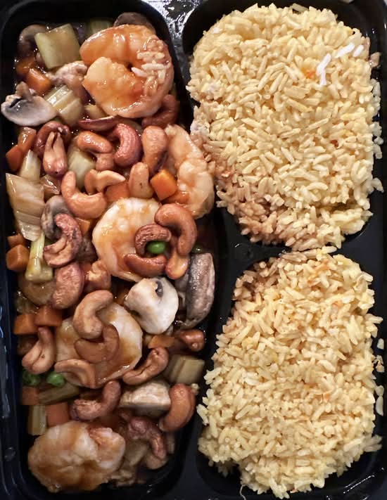 24. Shrimp with Cashew Nuts (Dinner Special).