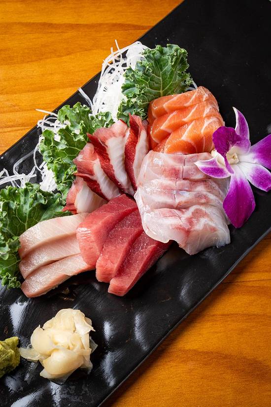 Sashimi combo B.
