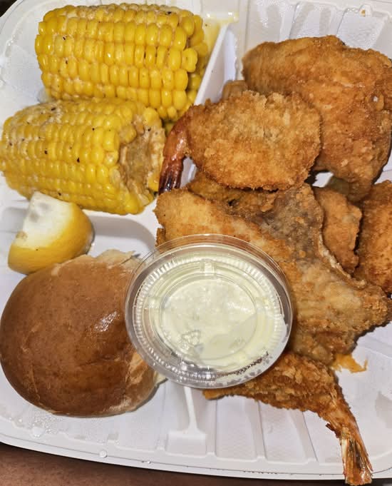 Fried Seafood Combo Platter.